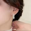 Super Fairy Crystal Leaf Pearl Studs: Luxurious Gold Socialite Earrings for Women, High-End Face-Slimming Jewelry.