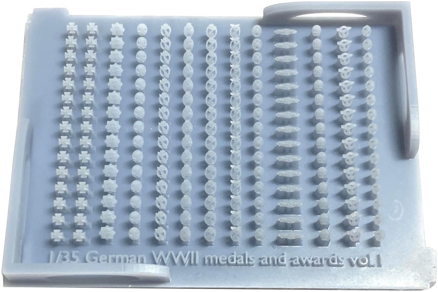 

Chino Model WW2 German Medal Set Plastic Model Parts 1/35 vol.1 CM-176A (Military)