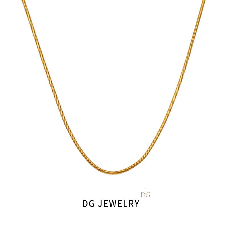 

Geometric Gold-Plated Titanium Snake Bone Chain Necklace: Minimalist & Versatile