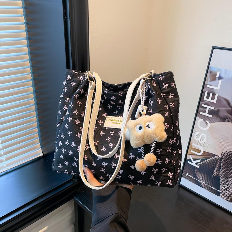 

Sweet wind portable tote bag women s bag autumn new large capacity light luxury shoulder bag versatile underarm bag Without pendant чёрный