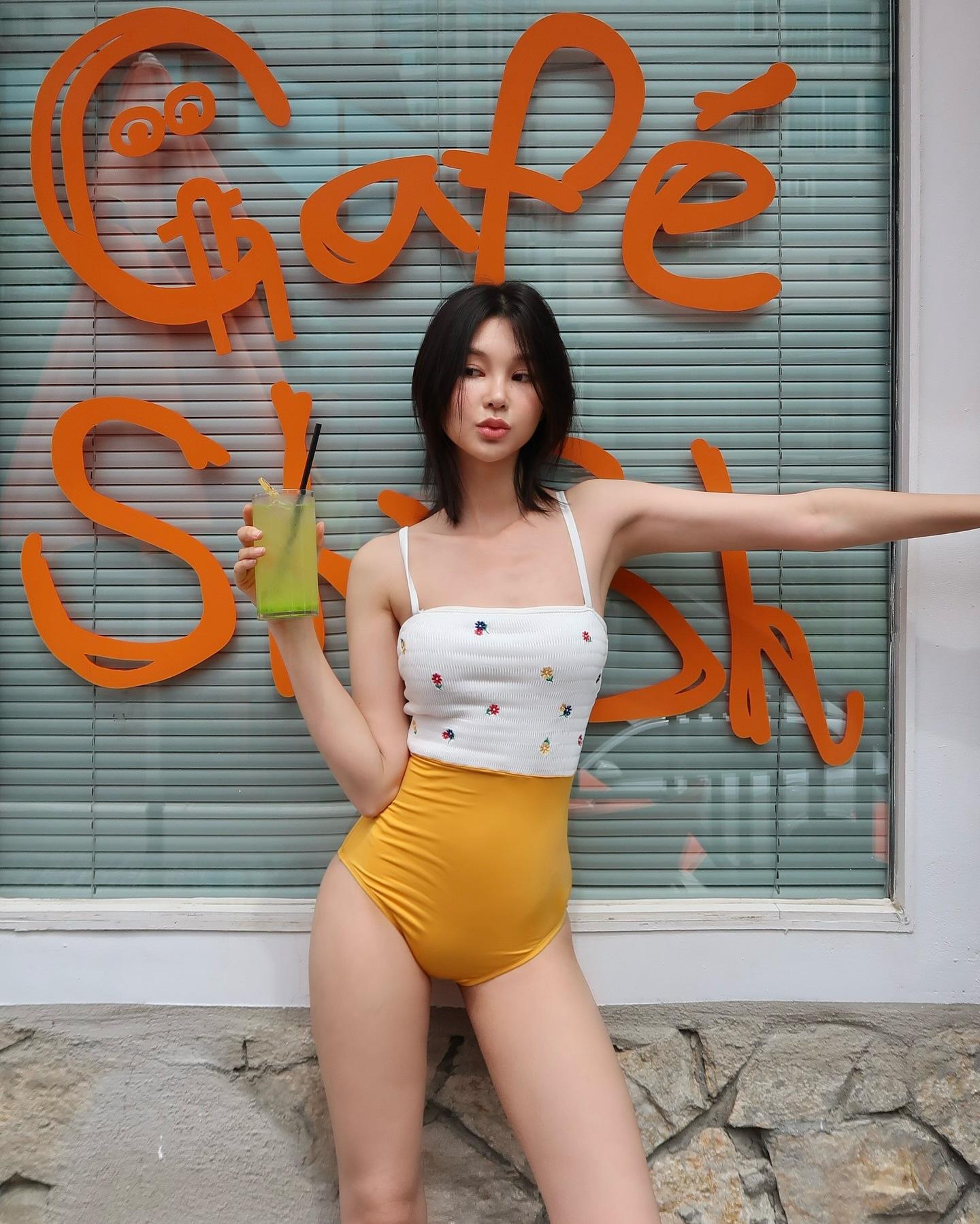 Korean Style Women s High-Waisted One-Piece Strappy Swimsuit - Sexy, Backless, Tummy-Slimming Design Medium