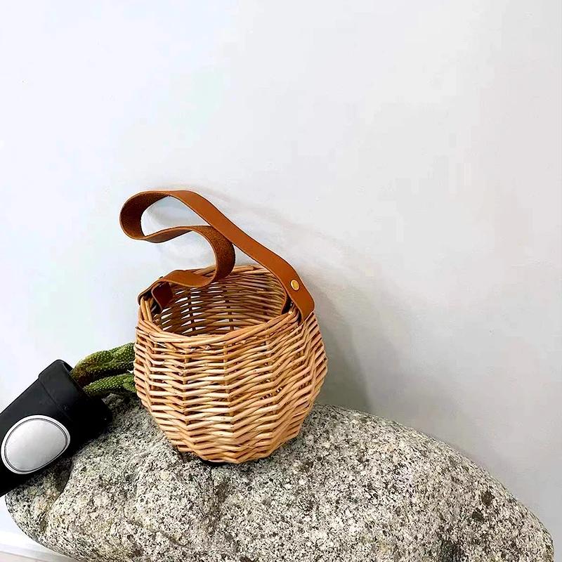 Ručně pletený úložný košík Malý košík na květiny Dekorativní ratanový pletený Mini ruční dívčí košík Na svatbu Domácí dekorace