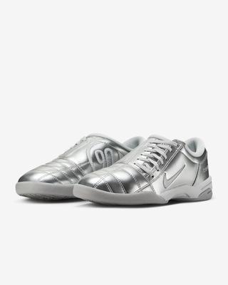 II9792-011 Total 90 3 Metallic Platinum (Women's)