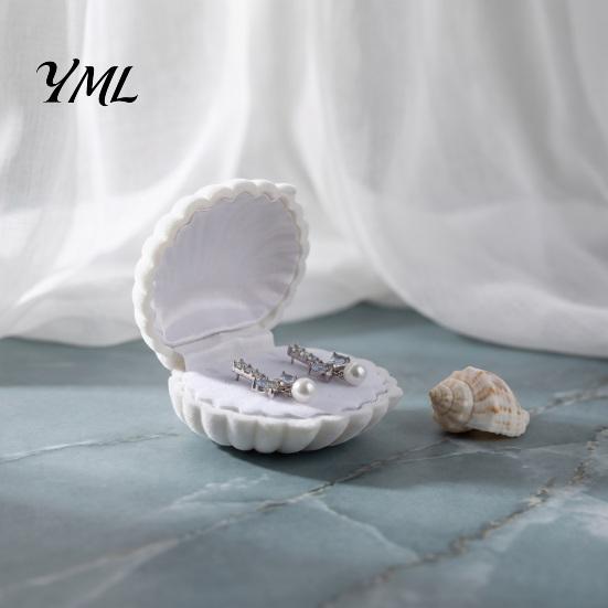 Wedding Gift Packaging Velvet Shell Jewelry Box, Portable Small Travel Organizer Case, Soft Pouch Flannel Storage Holder for Rings Earrings