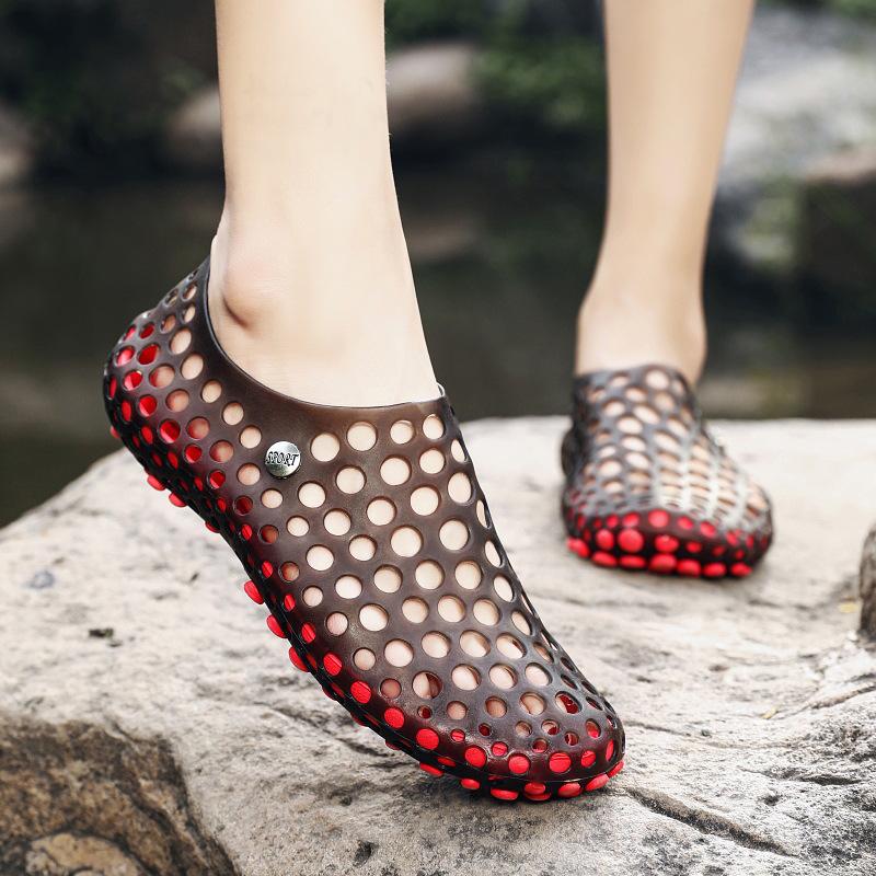 Vietnam Crocs Unisex Summer Beach Shoes, Non-slip Closed-toe Sandals for Men and Women