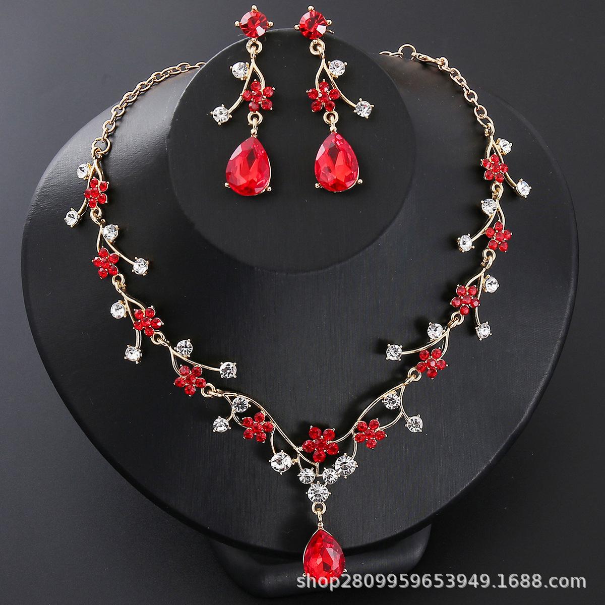 

Новая цепочка на ключицу с цветком и стразами, короткое ожерелье в цыганском стиле, милый и свежий набор ювелирных украшений с серьгами.