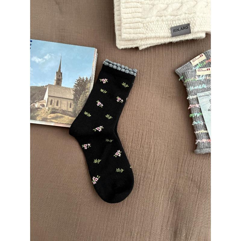Ladies Autumn and Winter Thickened Warm Vintage Floral Wool Medium Tube Pile Socks