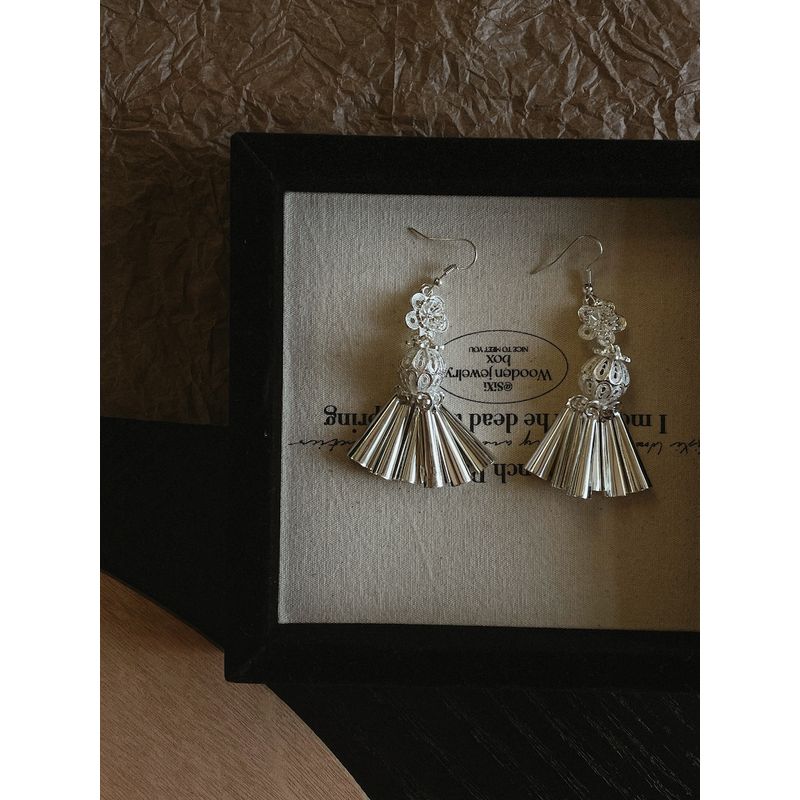 

New 9fold Wind Hydrangea Minority Ethnic Style Earrings Ornament Retro Han Chinese Clothing Personality Handmade Miao Silver Tassel Ear Clip A pair of ear hooks