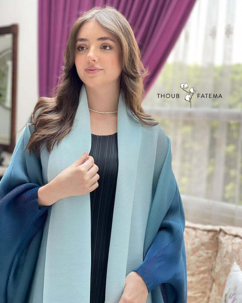 Plus Size Women's Gradient Batwing Sleeve Spring Coat - Miyake Style Fashionable Long Robe