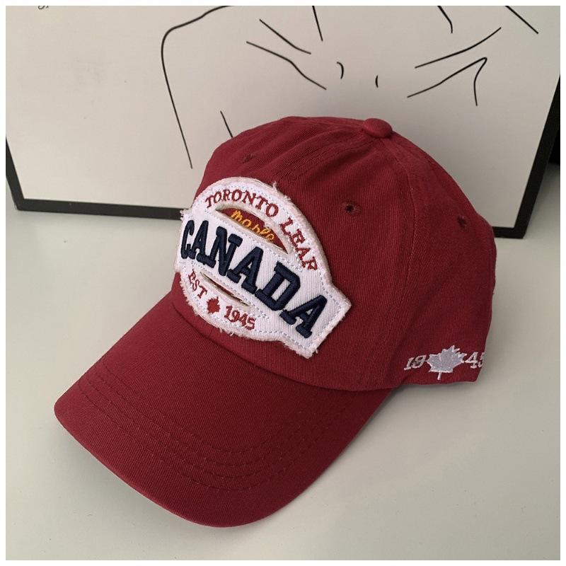

All-season American retro burgundy versatile baseball cap for men Canada English Embroidered Patch Duckbill Cap for Women M（54-58cm）