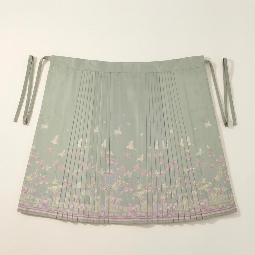 ChineseStyle Pleated Skirt Cascading Traditional Chinese AttireInfluenced for Cultural
