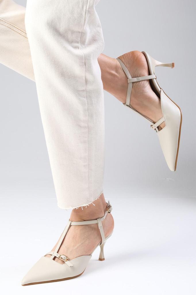 Hellbraune Riemchen-Damenschuhe mit offenem Rücken