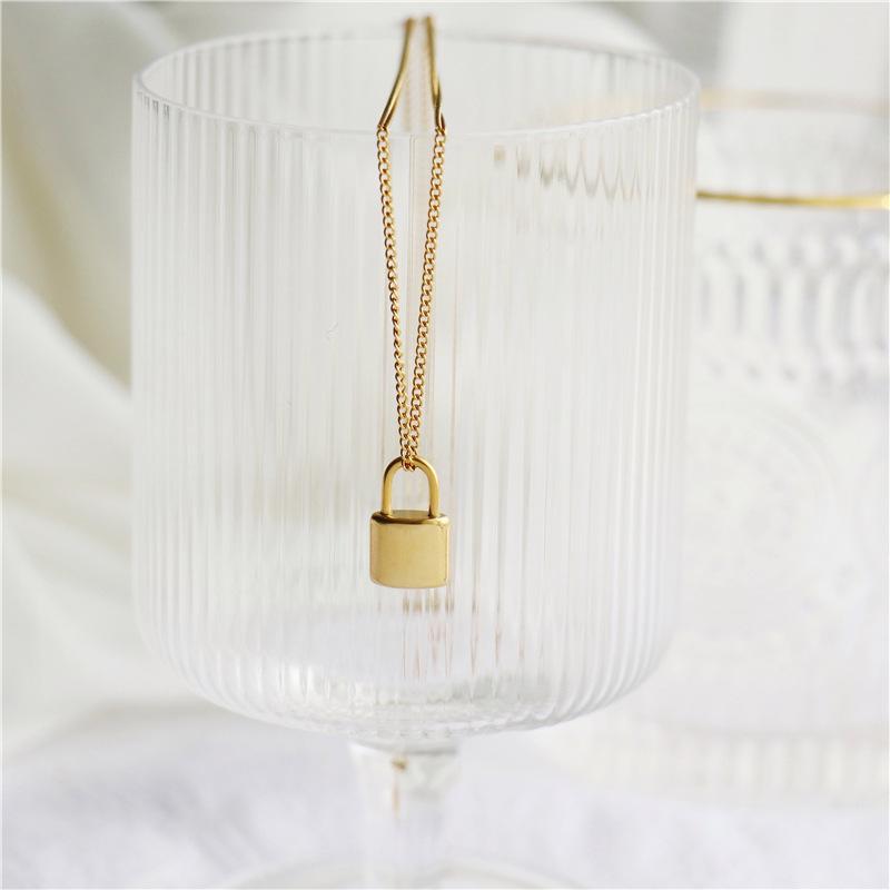 18K Gold-Plated Minimalist Lock Necklace – Short Titanium Steel Clavicle Chain