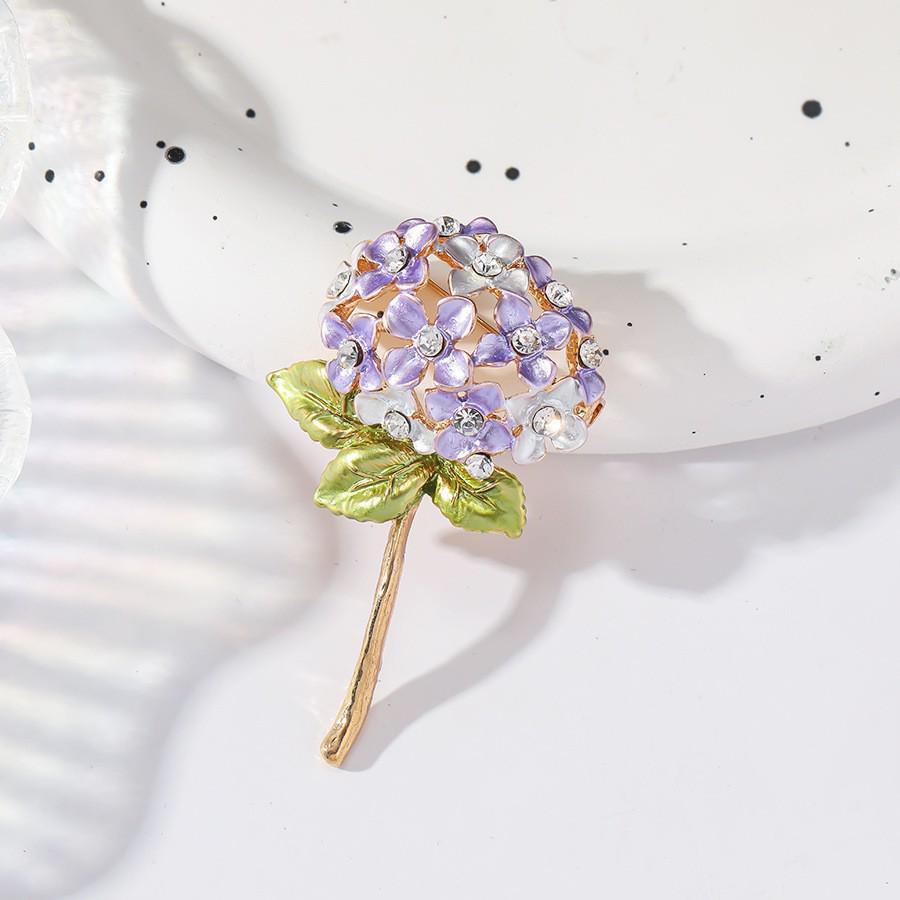 Exquisite Retro Pink Lotus Brooch - Oil Painting Floral Design, Perfect for Cheongsam Decoration