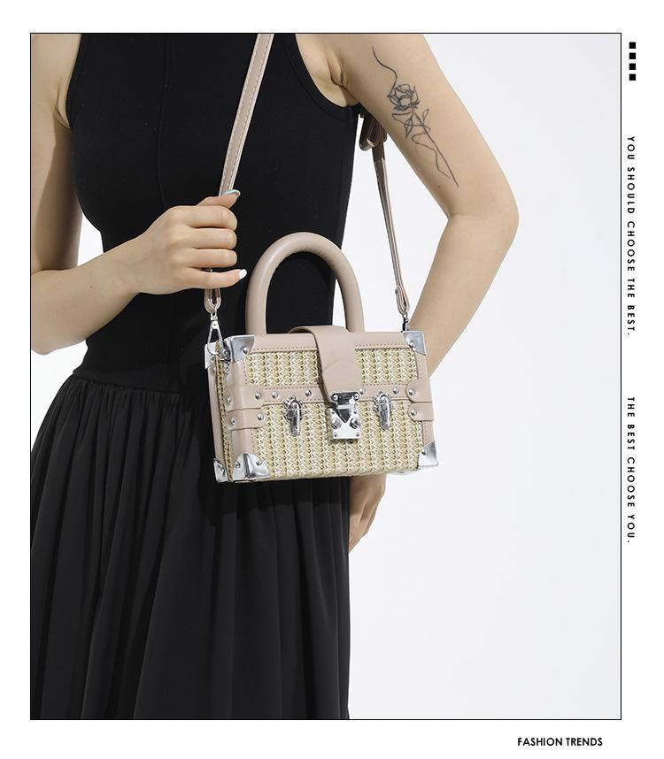 2025 Fashion Rivet Woven Straw Handbag - Versatile Trendy Shoulder & Crossbody Beach Bag