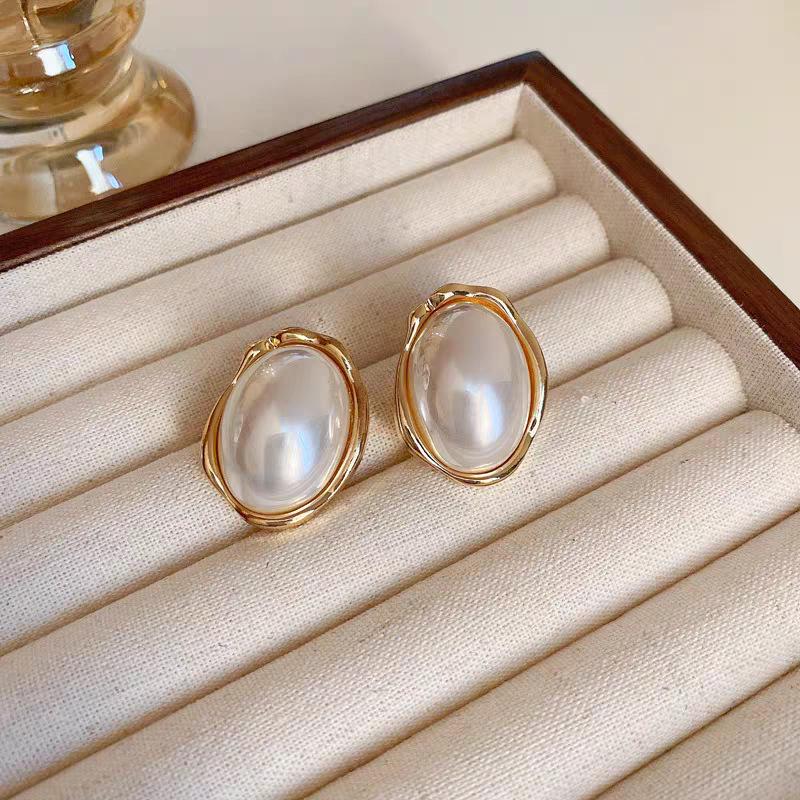 French Retro Pearl Geometric Earrings: Exaggerated Fashionable Studs for Women.