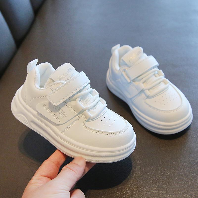 Sapatos Brancos para Crianças2026Novos Tênis Esportivos para Meninos Primavera e Outono, Sapatos Casuais Leves para Meninas, Tênis de Bebê com Solado Macio