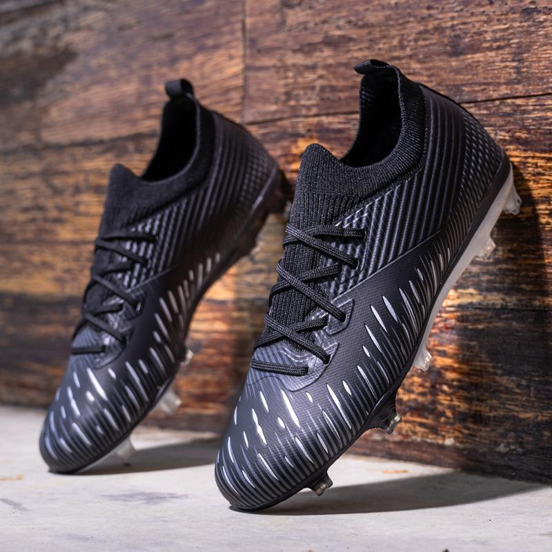 Seamless fly-woven football shoes, men's and women's spikes, students' children's youth and youth into artificial turf sports training shoes