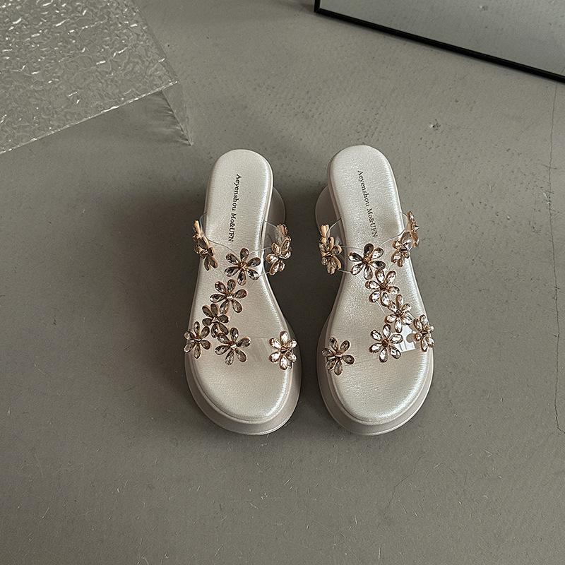 

Летние модные шлепанцы на платформе, сандалии с цветком из страз, женские, корейская версия, тонкие, повседневные, сказочный стиль, танкетка, крутые шлепанцы 39 шампанского