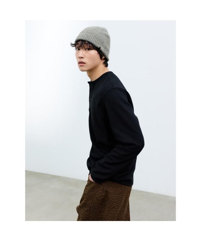 Saendeusaundeu (Unisex) Twisted Waffle Henley Neck Long Sleeve T-Shirt Black
