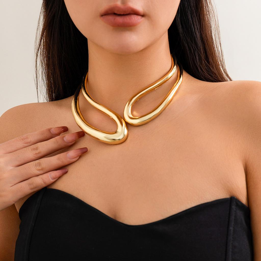 Exaggerated Glossy Ring Metal Wind Choker Necklace Retro Hollow Irregular Spring Collar Female