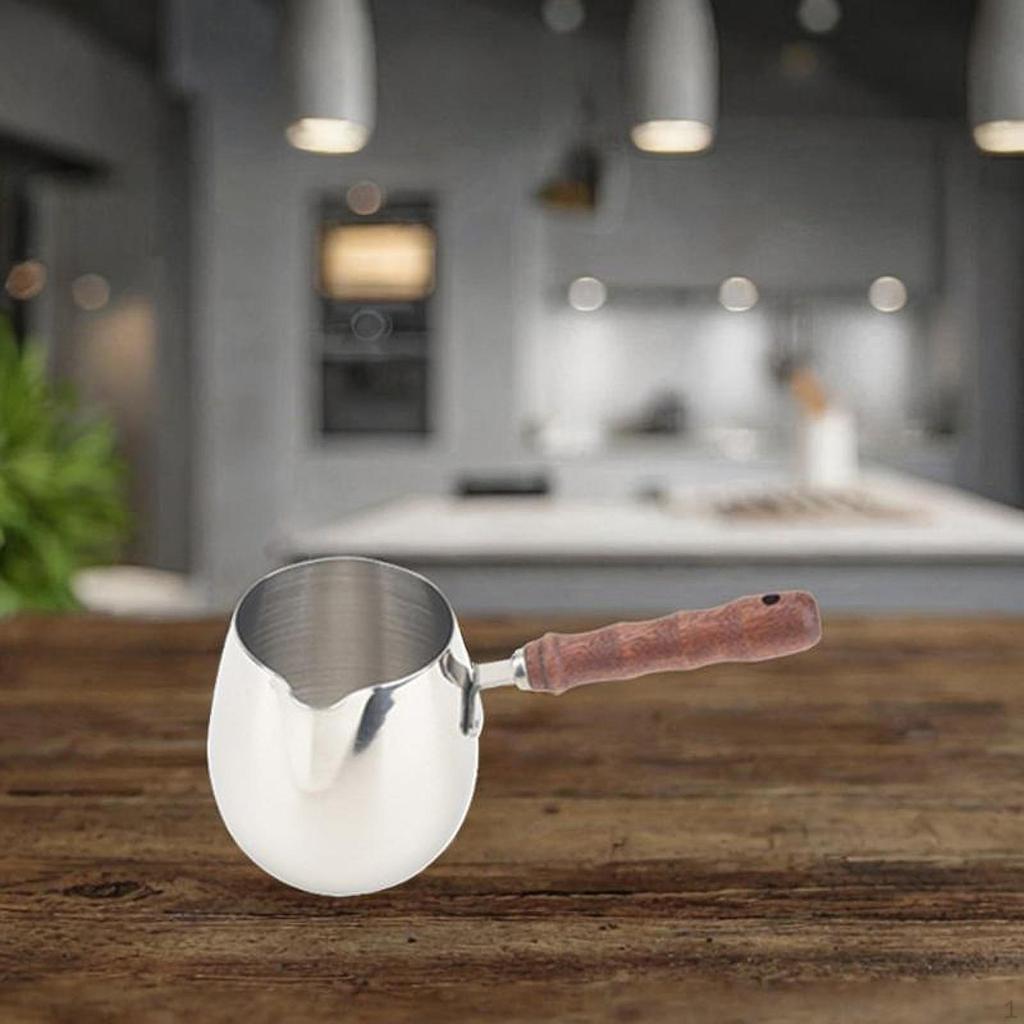 Cafetera con mango largo y práctico pico vertedor