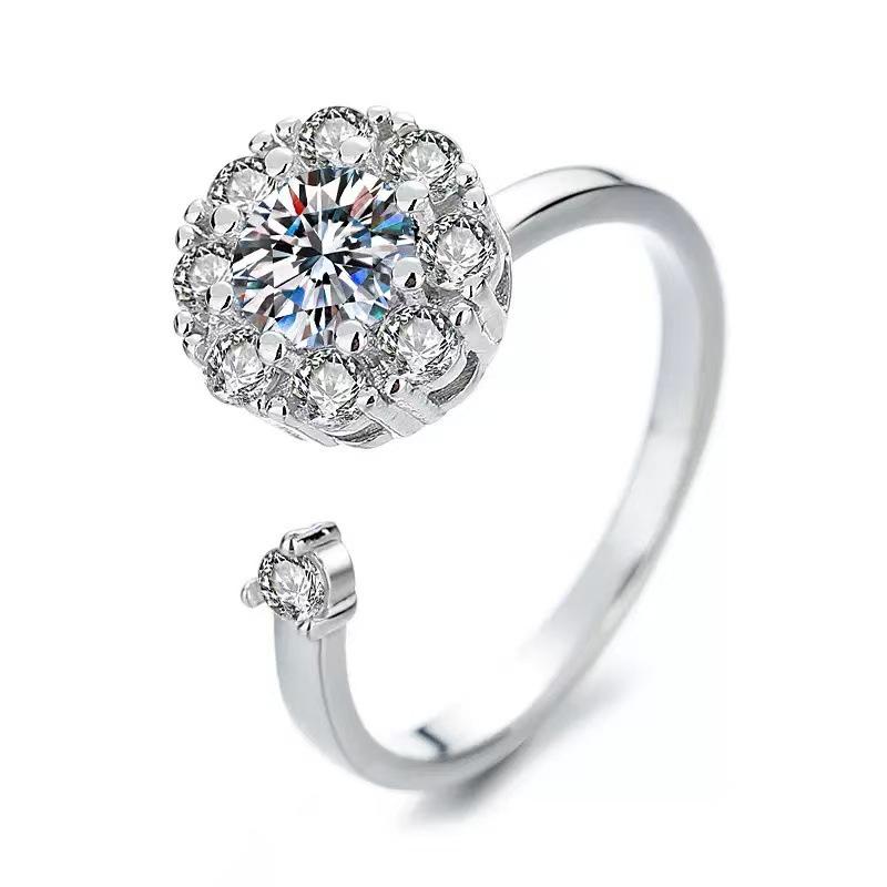 Women's Niche Rotatable Ring: Fashionable, Trendy, and Luxurious