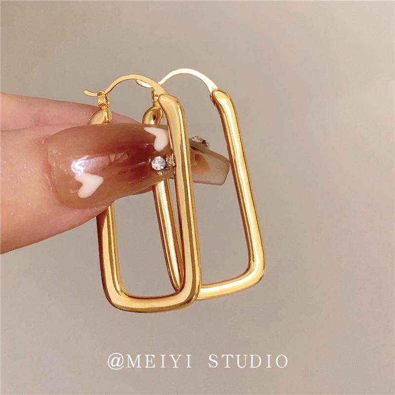 2025 Trendy Metal Hoop Earrings: Stylish, Chic Street Snap for Women
