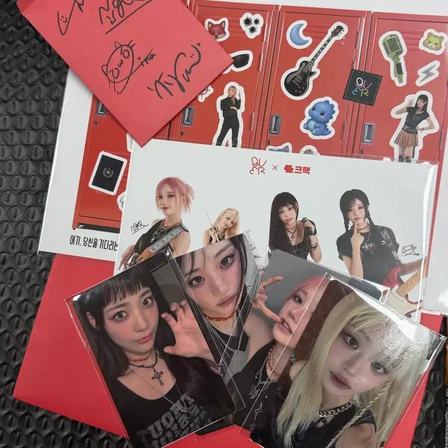 QWER Crack photocard set