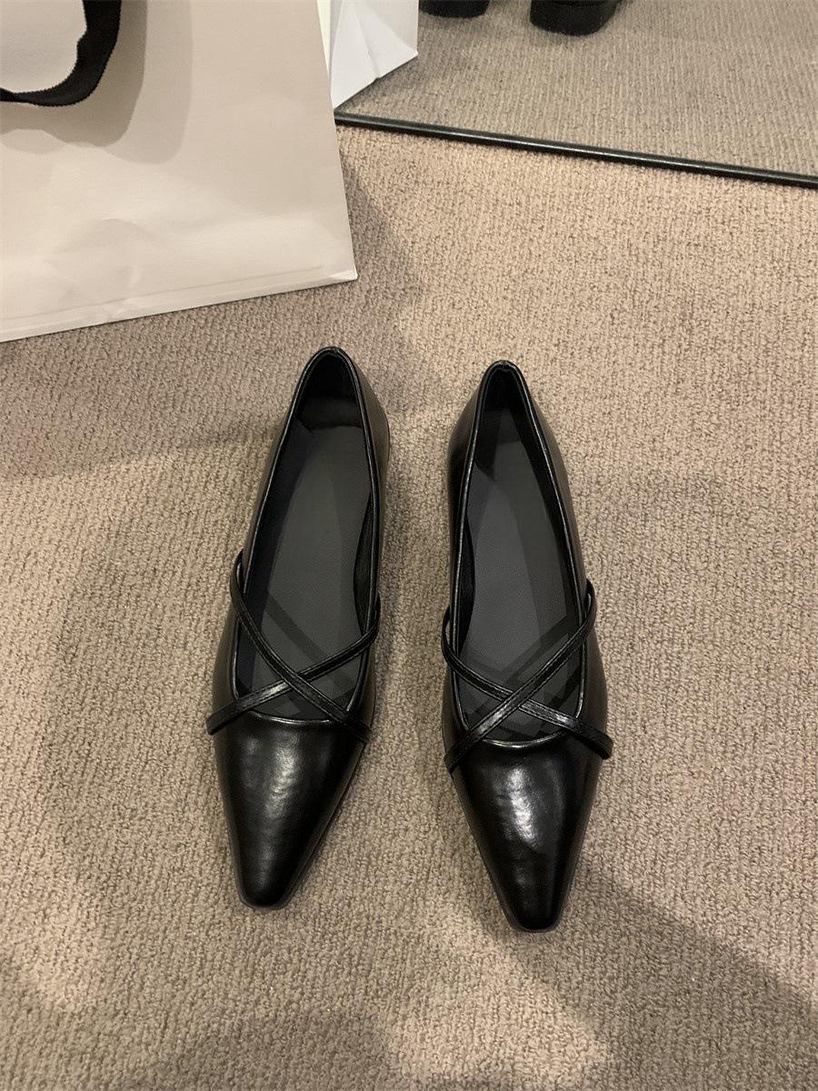 

Low heel pointed black single shoes women s shoes 2025 new summer flat French spring and autumn Mary Jane small leather shoes 39