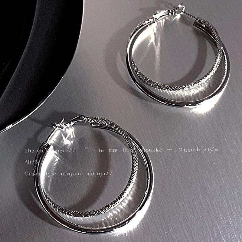 High-Grade Frosted Metal Double-Layer Circle Clip-On Earrings - 2024 Style for Versatile Female Elegance