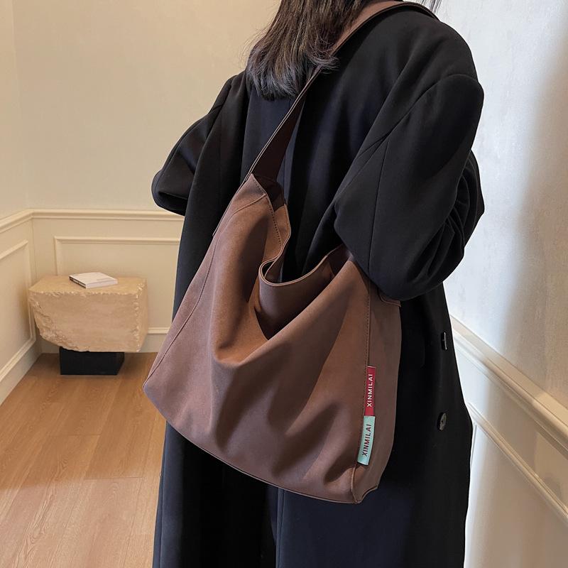 Lazy Wind Large Capacity Tote Bag Women's 2025 New Winter Retro Fashion Shoulder Bag Versatile Underarm Bag