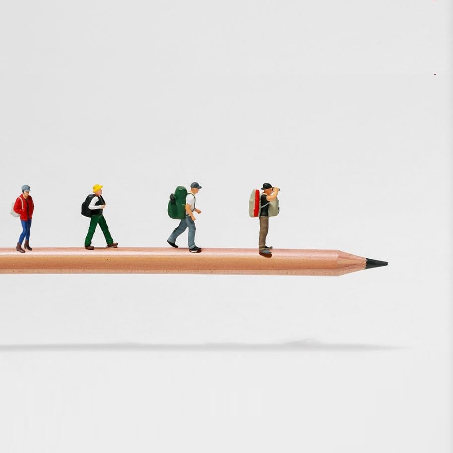 

JP Diorama 5-Piece Resin 1:64 Scale Figure Diorama Street Hiker Character Figurine, Backpacker Suit Miniature Puppet for Sand Table or Home Use [Used]