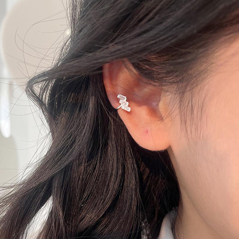 Korean Style Irregular Shiny Gear Ear Cuff, No Piercing Needed, Versatile and Chic for Autumn