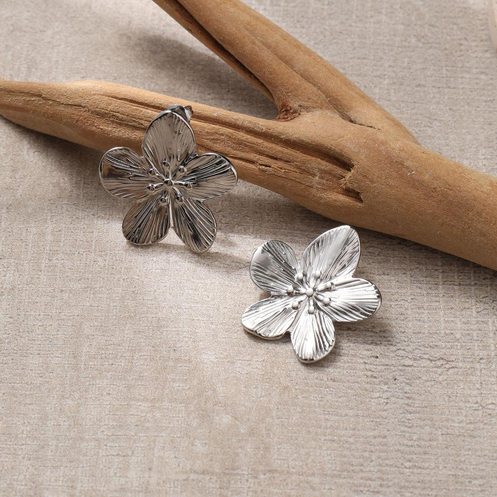Stainless Steel Flower Stud Earrings: Elegant European & American Design for Women