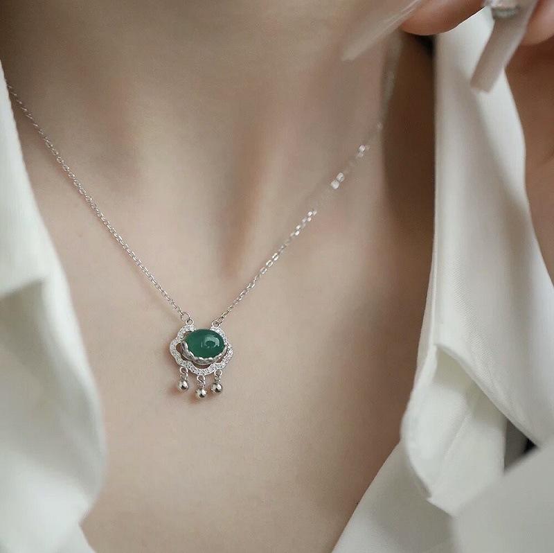 Ожерелье Xiangyun Ruyi из зеленого халцедона для женщин, имитация нефрита, нишевый дизайн, высококачественный зеленый агат, безопасный замок, цепочка для ключицы