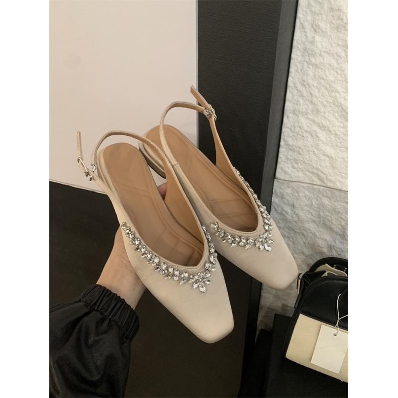 

Французский темперамент нюдовые квадратный носок стразы сзади пустые одинарные туфли женские летние новые атласные универсальные туфли-лодочки сандалии 39