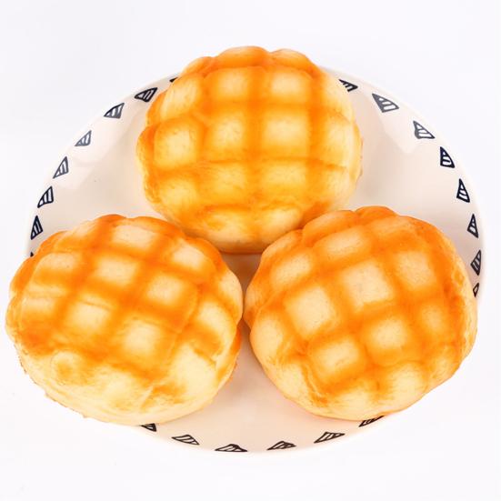 Realistic Pineapple Bun Squeeze Toy 10cm Slow-Rising PU Fidget for Stress Relief Cute Food-Themed Keychain Desk Decor Portable Decompression Gadget