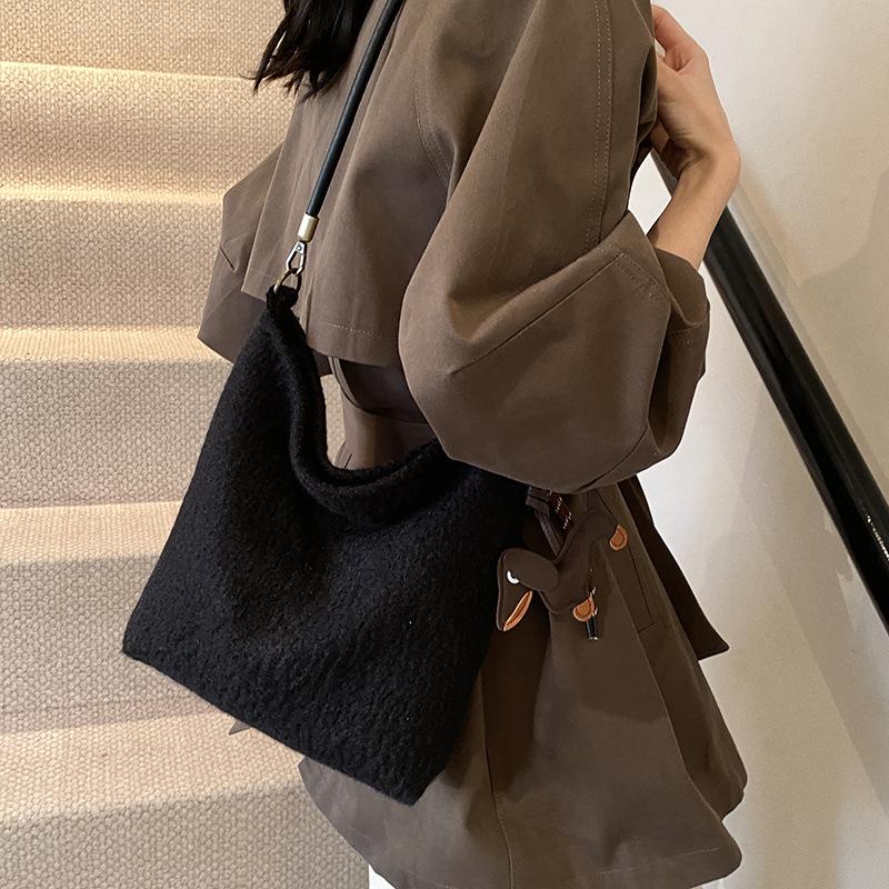 Autumn and Winter Woolen Simple Casual Shoulder Bag 2025 New Fashion Popular Personalized Underarm Bag Women's Bag