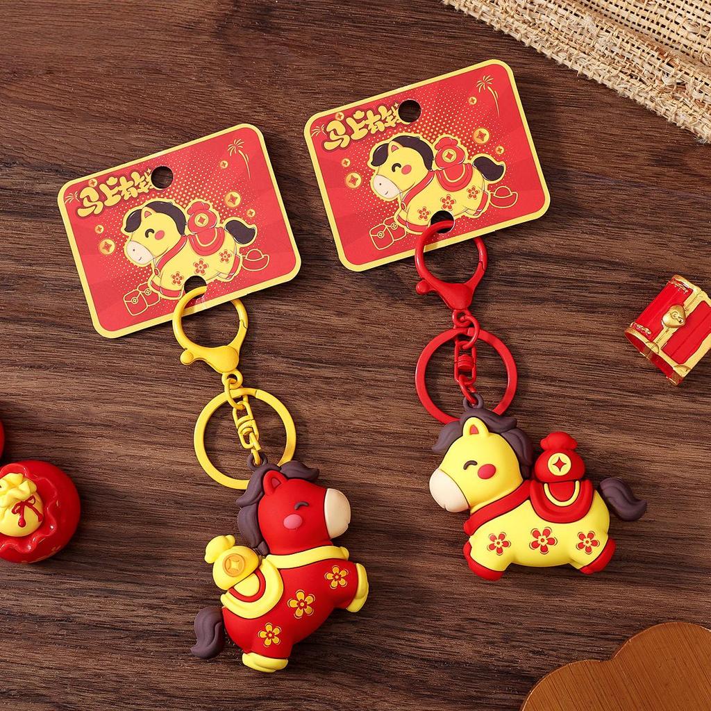 Neujahrs Glückspferd Schlüsselanhänger: 3D Weichgummi Pferdefigur Ornament für Tasche oder Auto