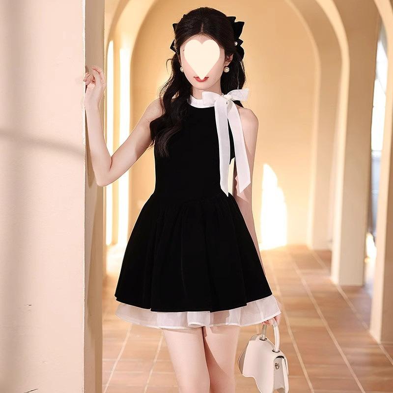 Reines Verlangen ärmelloses Neckholder-Kleid Damen Sommer Temperament Fortgeschrittener Sinn kleine Schleife Taille kurzer Rock