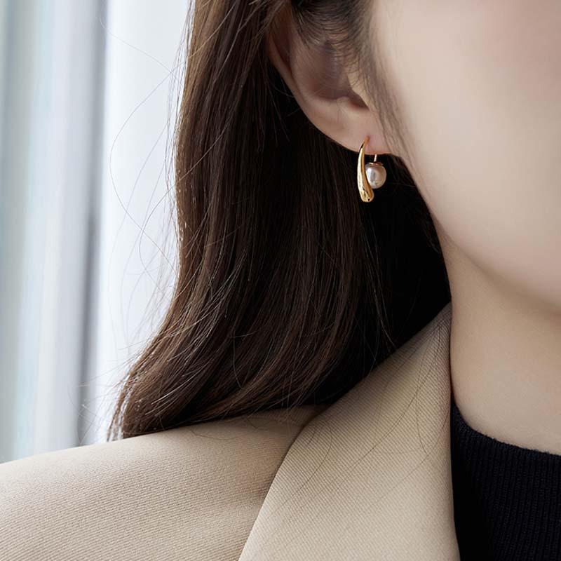 Minimalist and Niche Earrings