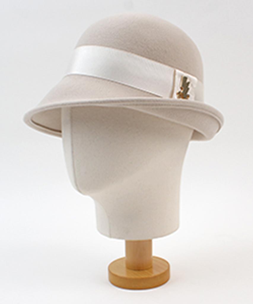 Yunibeosyeolkemiseuteuli French Iv Line Wool Ivory Cloche Hat