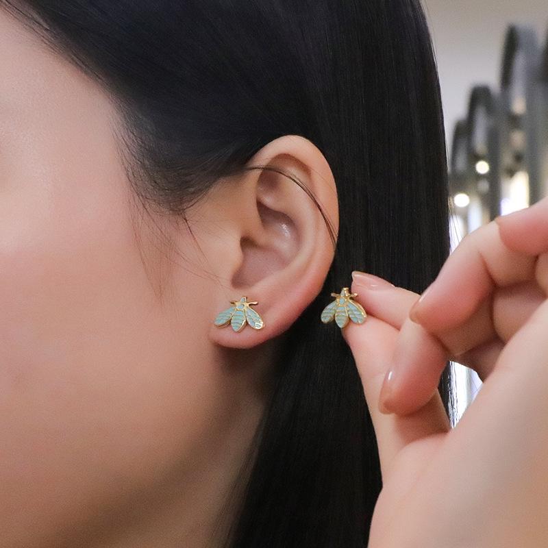 Luxurious Four-Leaf Clover Stud Earrings: European-American Style, Fashionable and Unique Design for Women