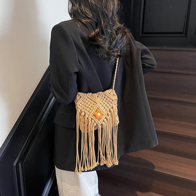 New Straw Floral Decor Bag Bohemian Tassel Beach Bag Women Crochet Fringed Crossbody Ultralight Shoulder Bag