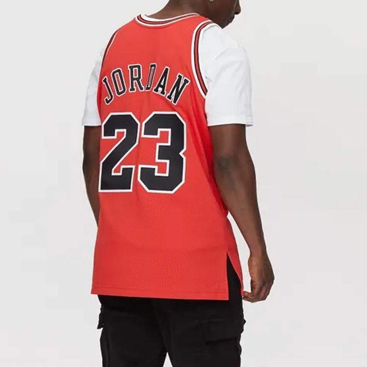 Mitchell & Ness NBA Authentisches Trikot Chicago Bulls Auswärts Finals 1995-96 Michael Jordan 'Rot' Herren AJY4GS18075-CBUSCAR95MJO