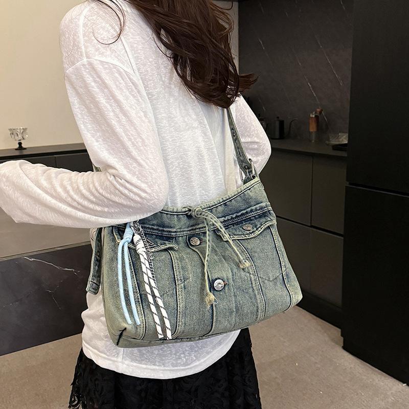 New retro trendy cool denim tote bag fashion high temperament student leisure class commuter messenger bag