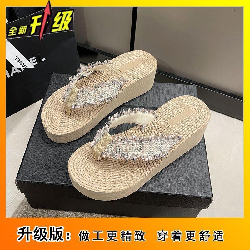 Internet celebrity slippers 2025 summer new women's flip-flops fashion platform beach shoes seaside non-slip beach slippers