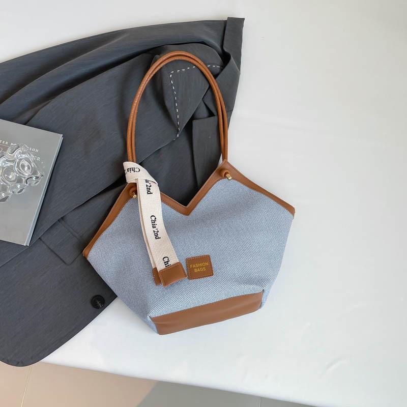 

Повседневный дизайн большой вместимости, контрастные цвета и красота, женская нишевая сумка-тоут для通勤, высококлассная изысканная сумка на плечо/подмышку синий