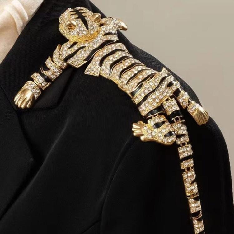 Unique Designs Evening Brooch Jewelry Luxurious Rhinestones Tigers Brooch Adornment for Social Event and Daily Wear